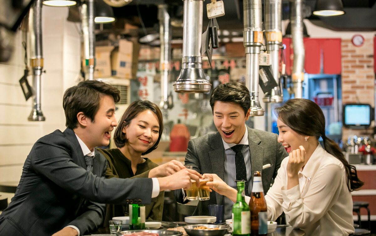 跟领导,同事聚餐,别主动去买单,不能强出头,也别当冤大头|冤大头|领导