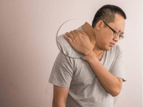 肝癌缠身的人身体会有2黄2痛占一个也要及时检查肝ct