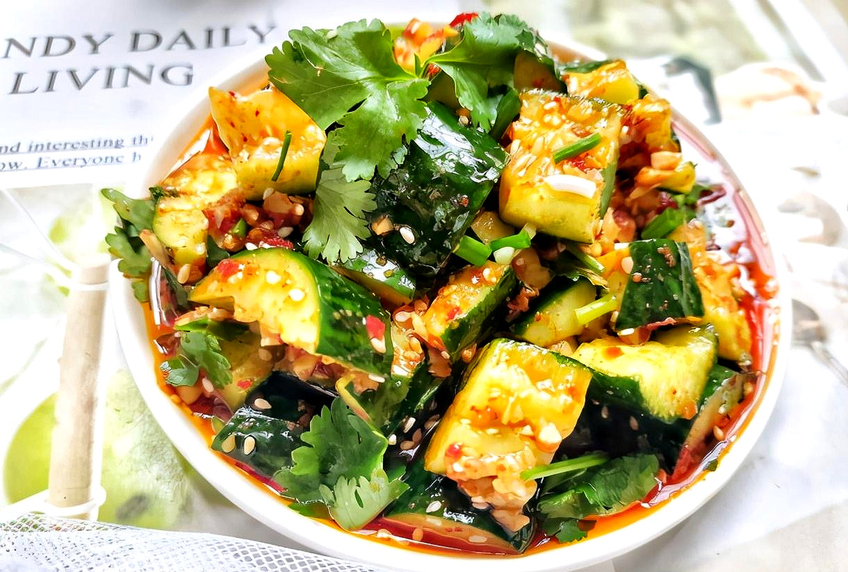 凉拌拍黄瓜爽口解腻又开胃的凉拌小菜零厨艺好吃极了