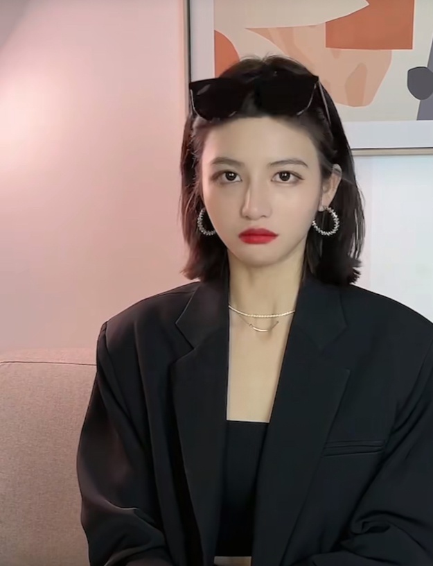 才被郝一点带火不久万小七就被曝光参演网剧一步到位做明星