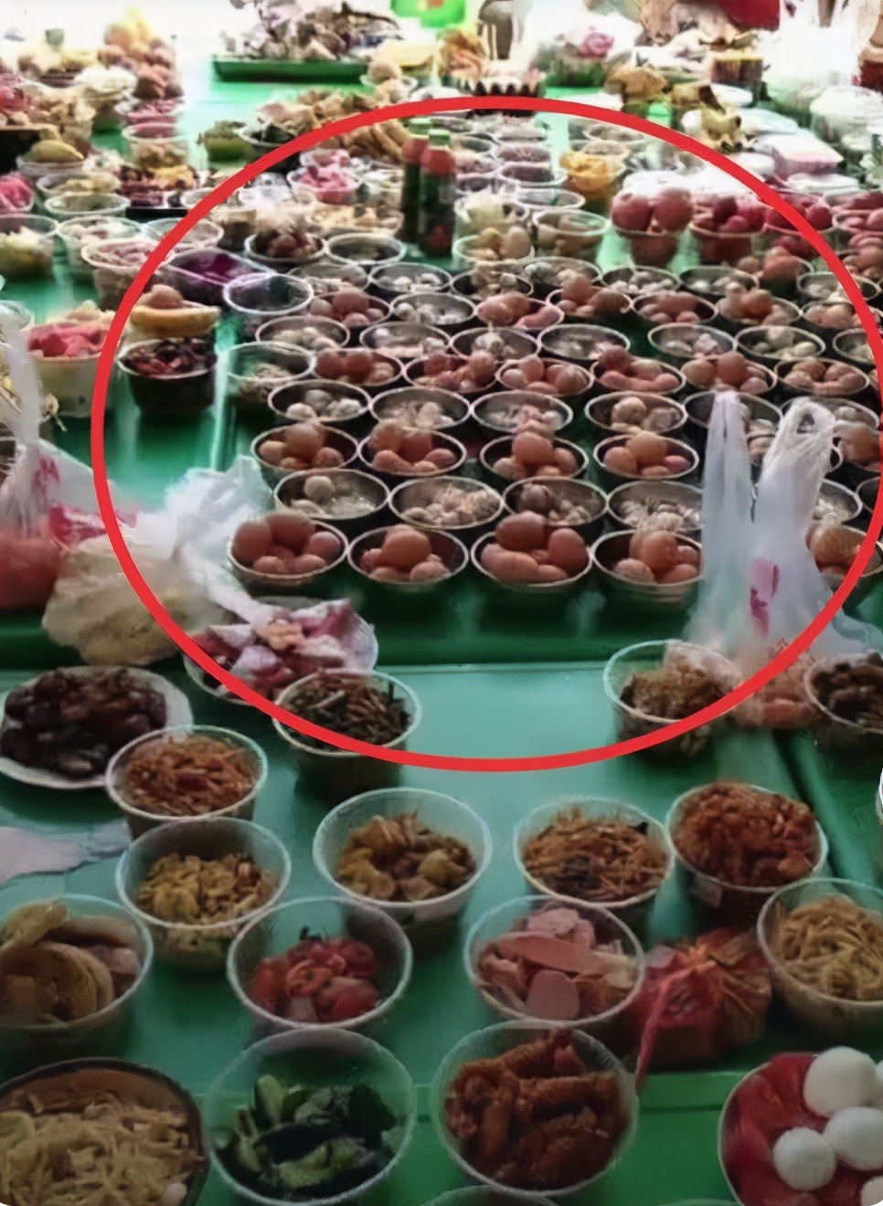 幼儿园“百家宴”成“全蛋宴”，老师一脸懵，家长：照你要求做的休闲区蓝鸢梦想 - Www.slyday.coM