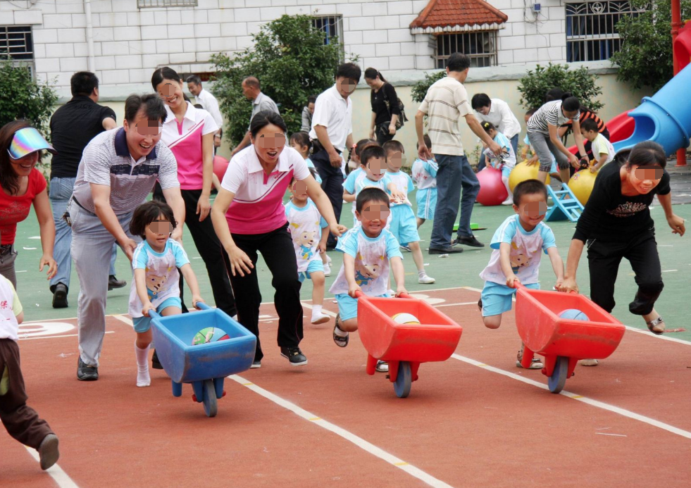 幼儿园“百家宴”成“全蛋宴”，老师一脸懵，家长：照你要求做的休闲区蓝鸢梦想 - Www.slyday.coM