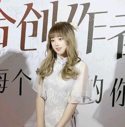 郝一点又翻车线下活动暴露歪脸问题网友美颜都救不了她