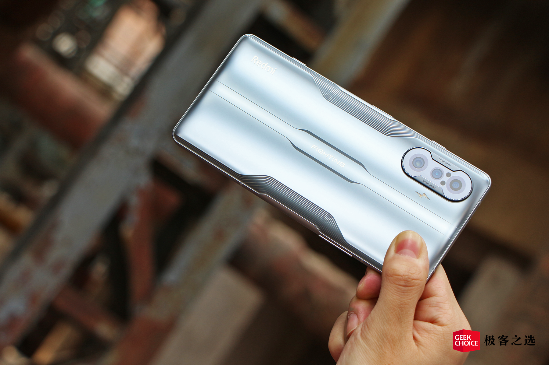 redmi k40 游戏增强版评测:1999 元起售,年轻人的第一台游戏手机?