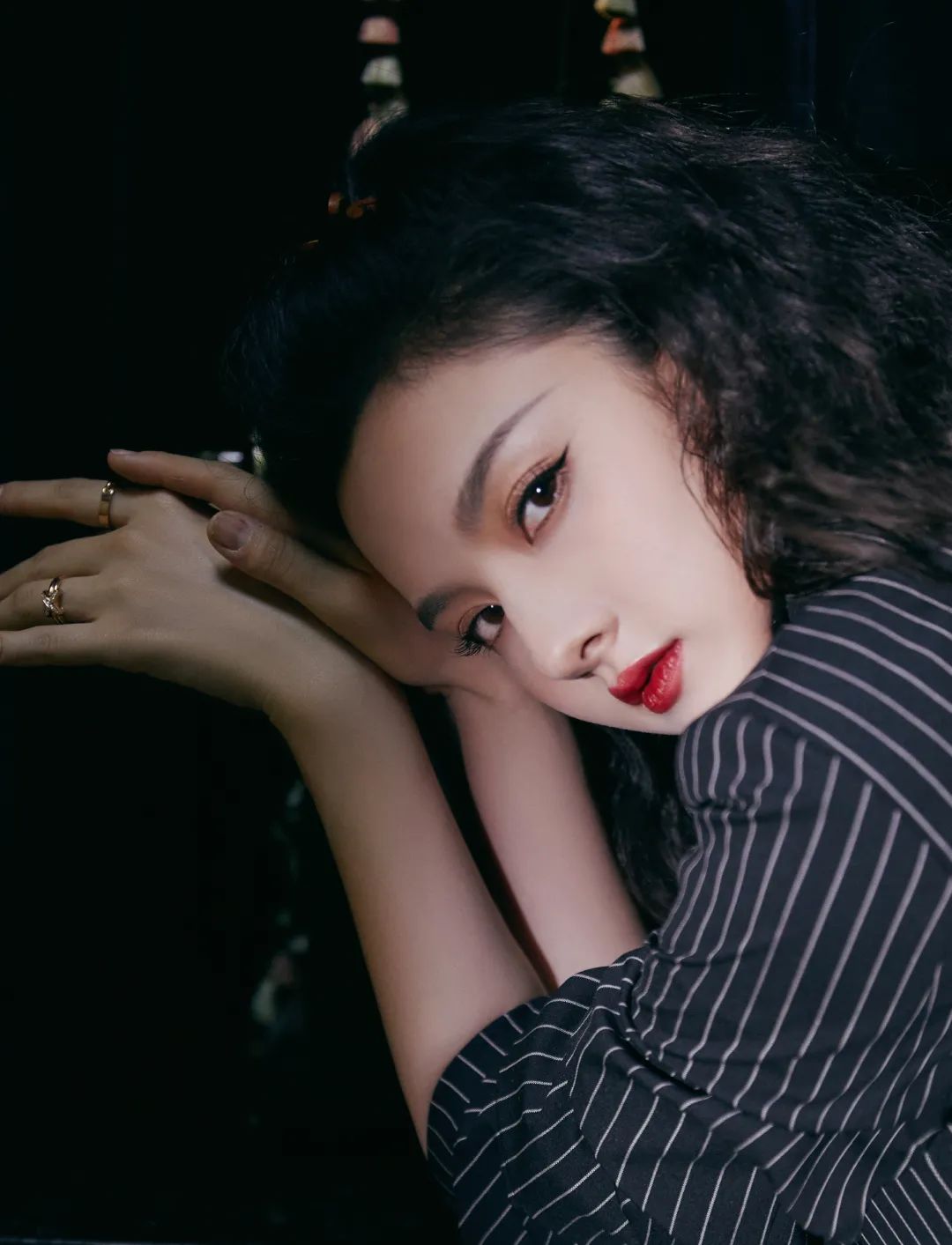 浓颜系女星迪丽热巴Lisa明艳又洋气的秘诀原来是这个|迪丽热巴|明星|浓艳系美女_新浪时尚_新浪网