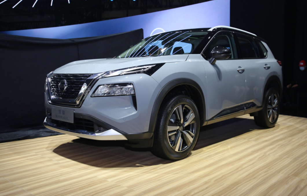 全新奇骏采用了日产全新的v-motion设计语言,车头处的v字形标识变得更