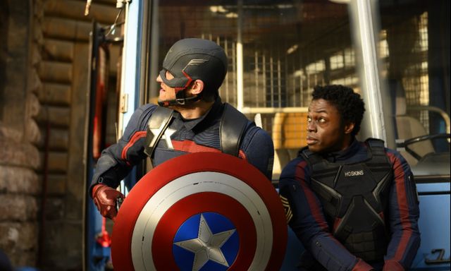 漫威风格的观众都知道,无论剧情及人物如何黑化,最后都要回归到美式主