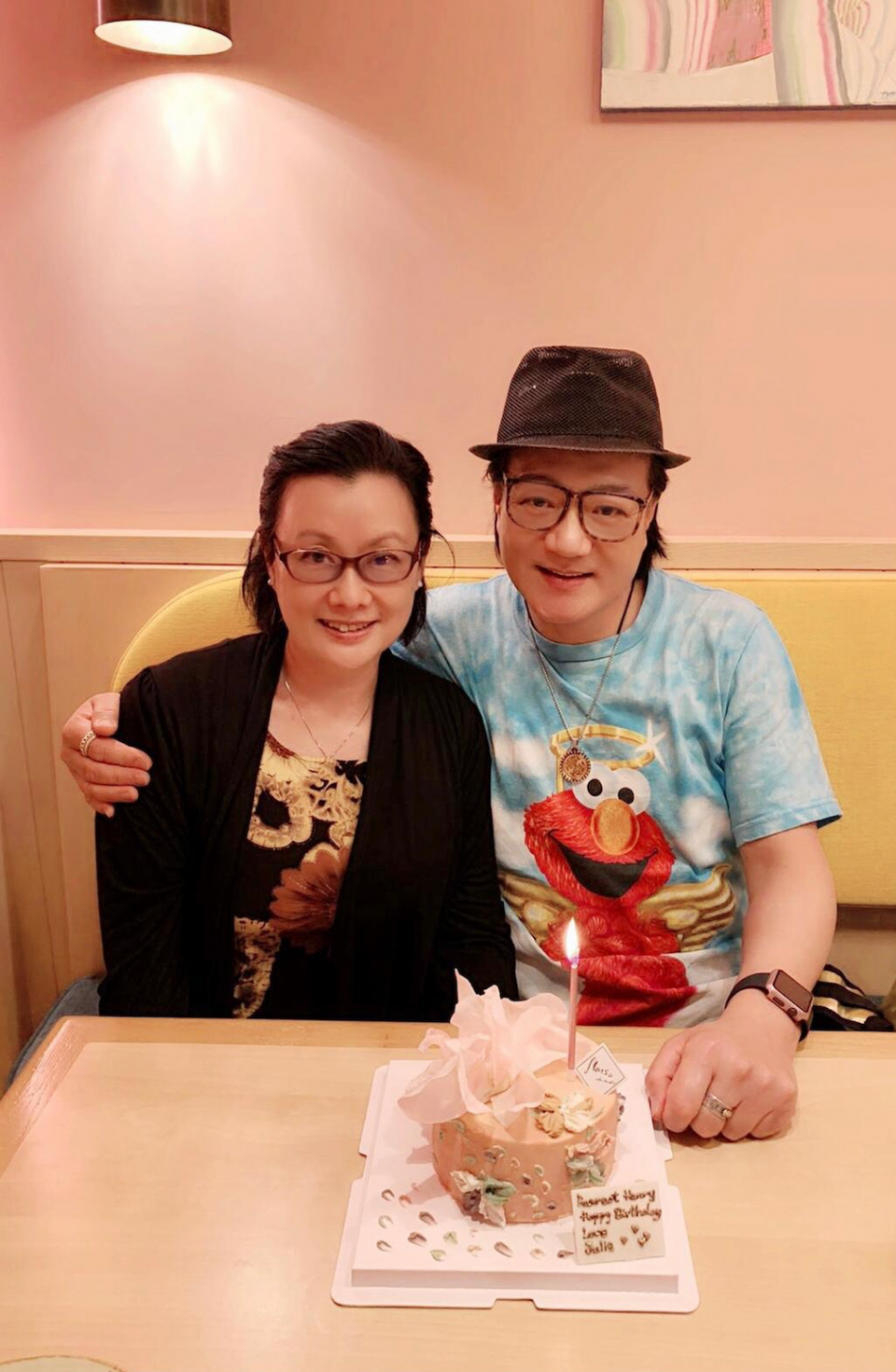 在鲁振顺自曝有未婚妻并要结婚的时候,不少人都以为是愚人节的玩笑