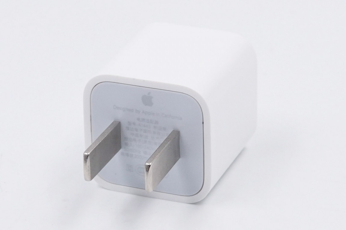 相信大家对iphone原装5w充电器已经再熟悉不过了,这就是被广大网友