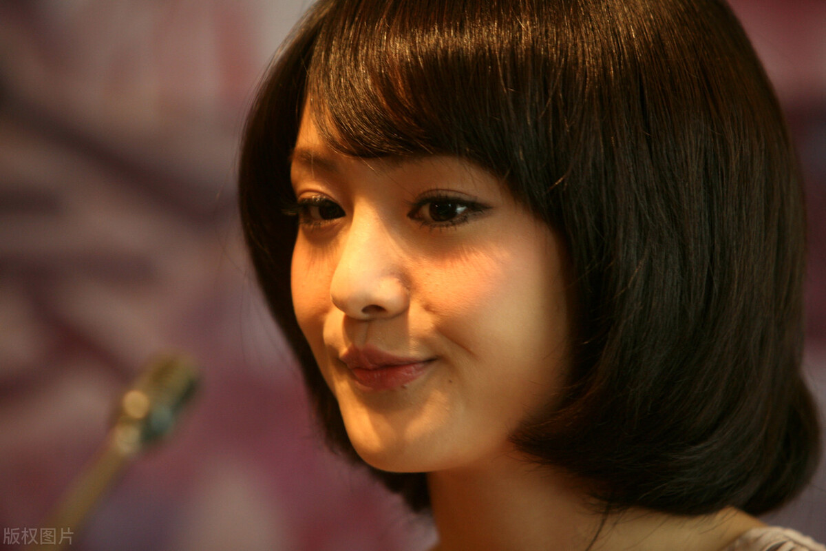 张恒揭郑爽一部戏赚1.6亿,韩国女演员却为1.2万自杀,这就是差别