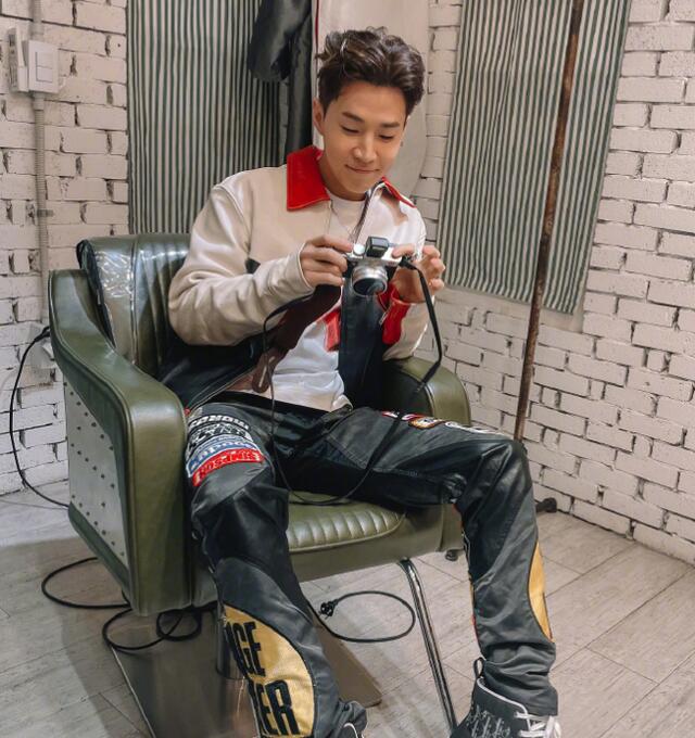 向往5首播后刘宪华上线晒自拍评论区满满都是回忆的味道