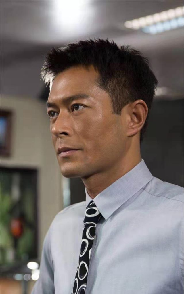 古天乐出席活动首谈眼球受伤原因让人心疼