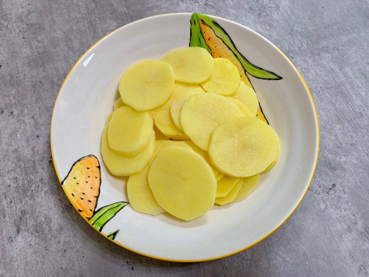 土豆别只会炒土豆丝了切片焯水加料汁教你做凉拌酸辣土豆片