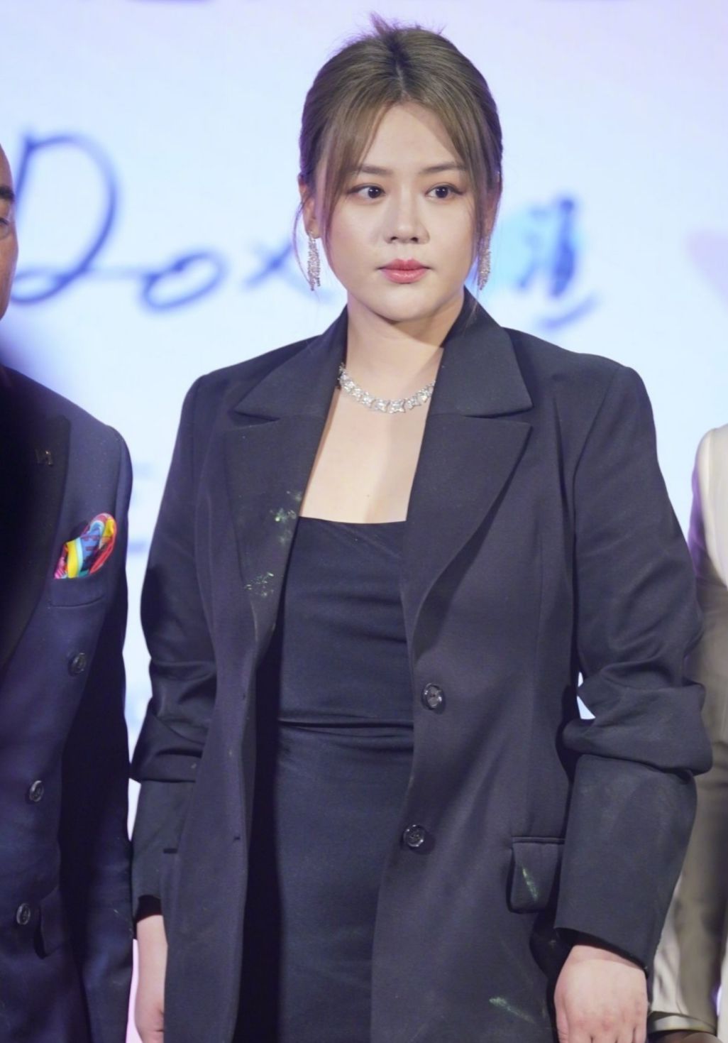 马思纯近照圆嘟嘟弯腰时小肚腩凸出一大块坦言先健康再瘦身