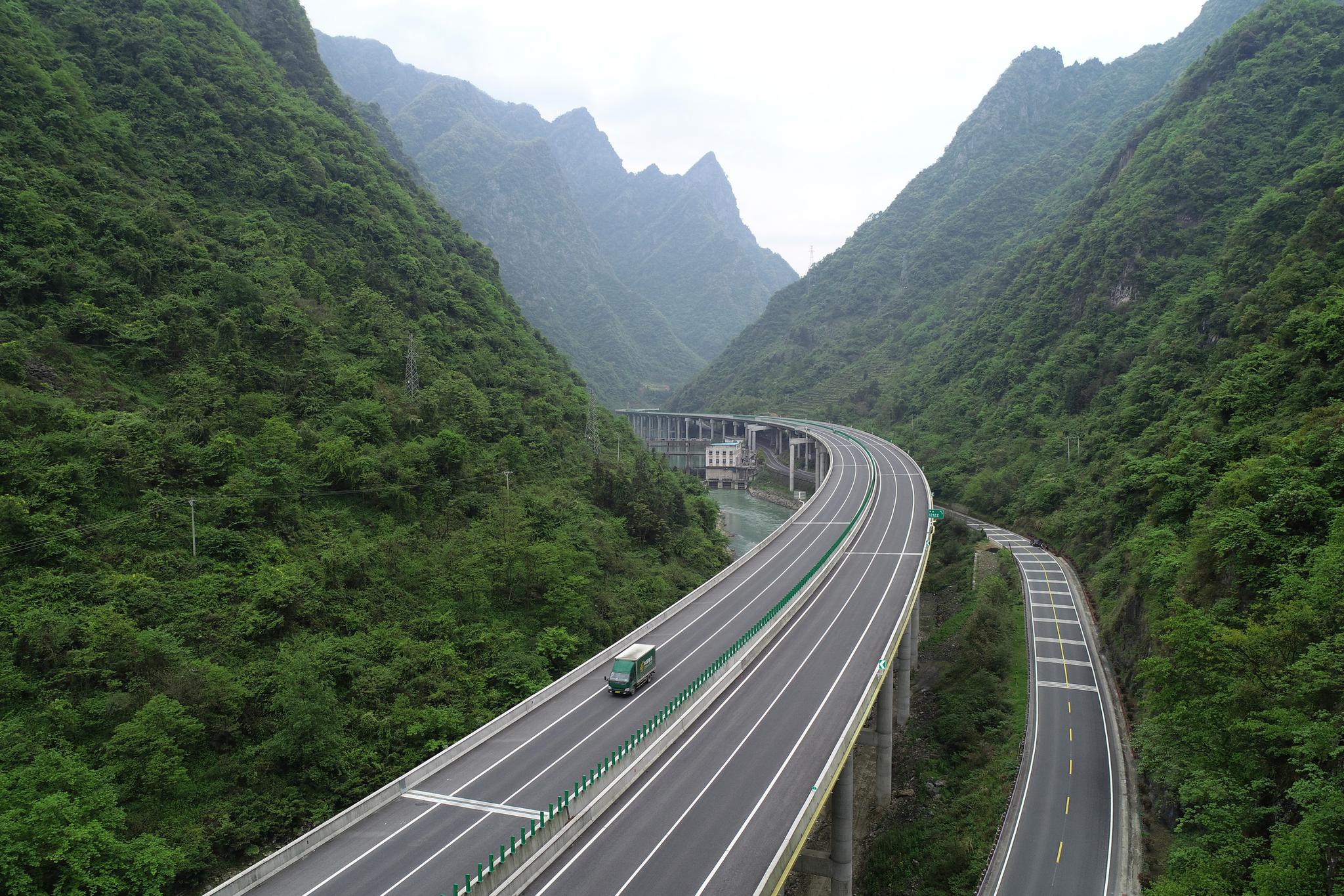 高速路时代的秦巴山旅游变奏曲