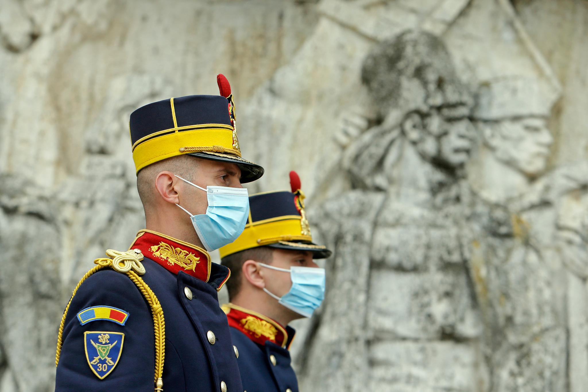 罗马尼亚举行仪式庆祝老兵节