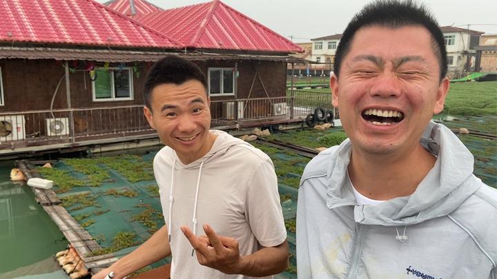 全民赶海节,小斗跟阿烽学钓鱼,外国人都来了,真热闹