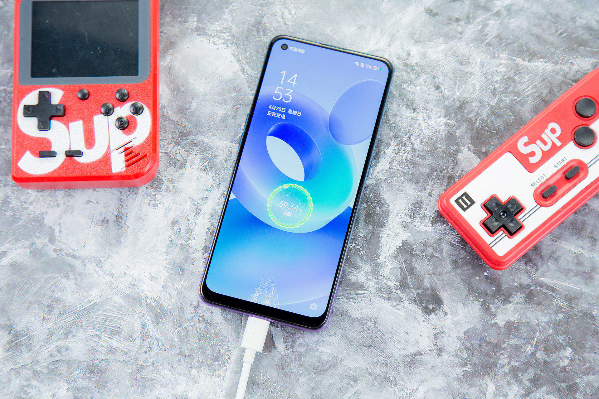 12紫色版正式开售,而国产手机这边2k档入门5g新机oppo a95也正式开抢