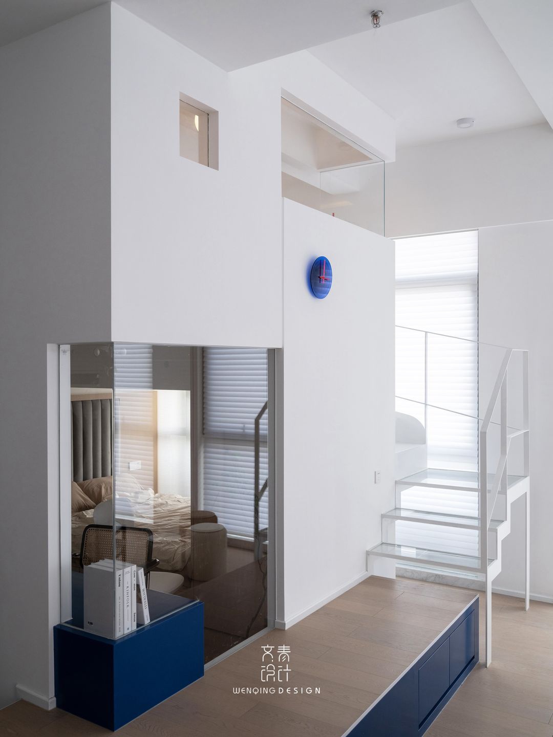 运河边买套小公寓,下沉式客厅与玻璃楼梯,全都塞进去