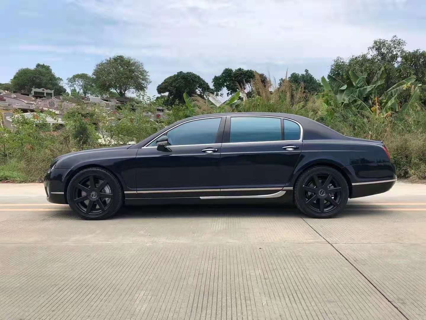 2012款迈莎锐定制版宾利飞驰售价248万营造出了强劲的运动气息