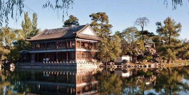 河北清凉山庄拥有300多年历史游客络绎不绝