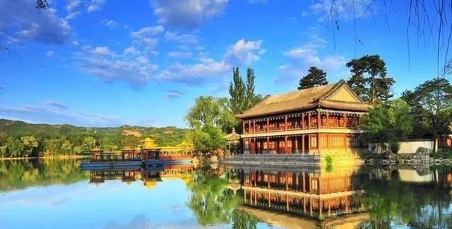 河北清凉山庄拥有300多年历史游客络绎不绝