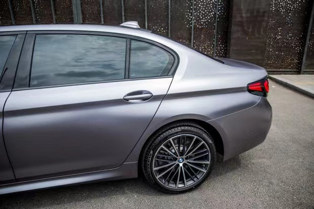 宝马530li改色金属电光灰色真的是颜色品质双在线