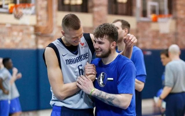 谁是独行侠的二当家?不是波神,而是这把神经刀,他今晚拿了42分休闲区蓝鸢梦想 - Www.slyday.coM 谁是独行侠的二当家?不是波神,而是这把神经刀,他今晚拿了42分休闲区蓝鸢梦想 - Www.slyday.coM