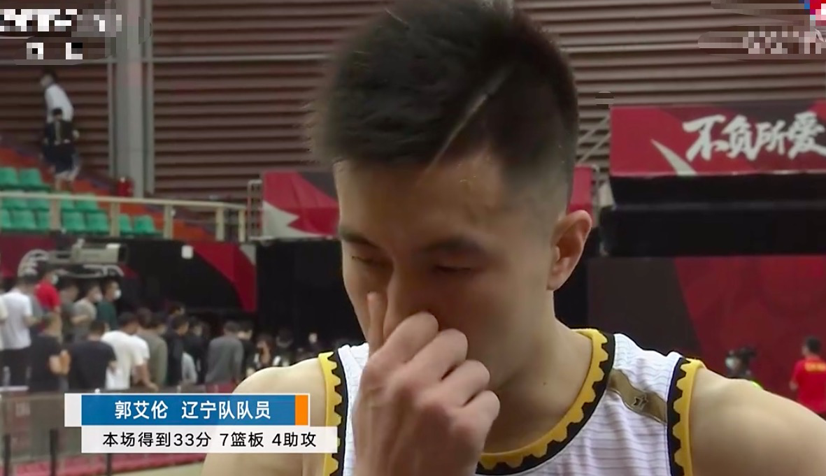 cctv5采访郭艾伦先笑后哭球迷高喊mvp不愿散场郭少动情落泪