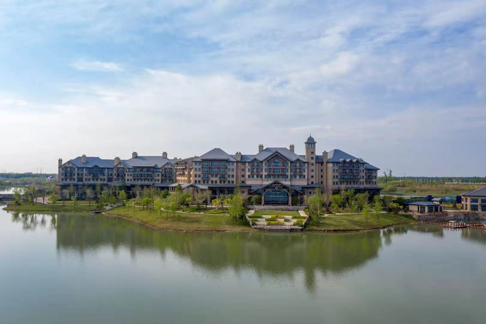 云豪体育管理公司成立减重训练营吃住行练全方位助力科学减肥