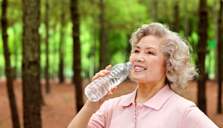人到晚年,子女想要工资卡能给吗?3位老人说出了答案,很心酸休闲区蓝鸢梦想 - Www.slyday.coM 人到晚年,子女想要工资卡能给吗?3位老人说出了答案,很心酸休闲区蓝鸢梦想 - Www.slyday.coM