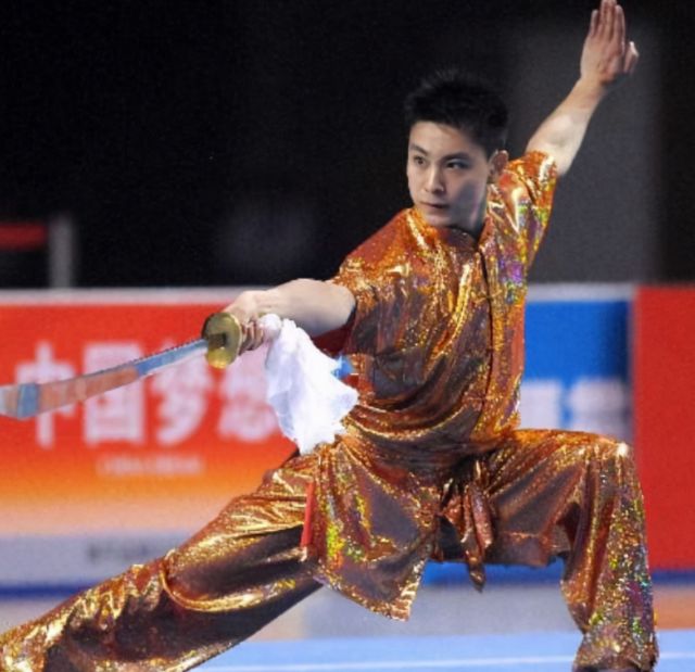 奥运冠军的日子也不好过:有人被女友诈骗,有人背负出轨骂名|肖钦