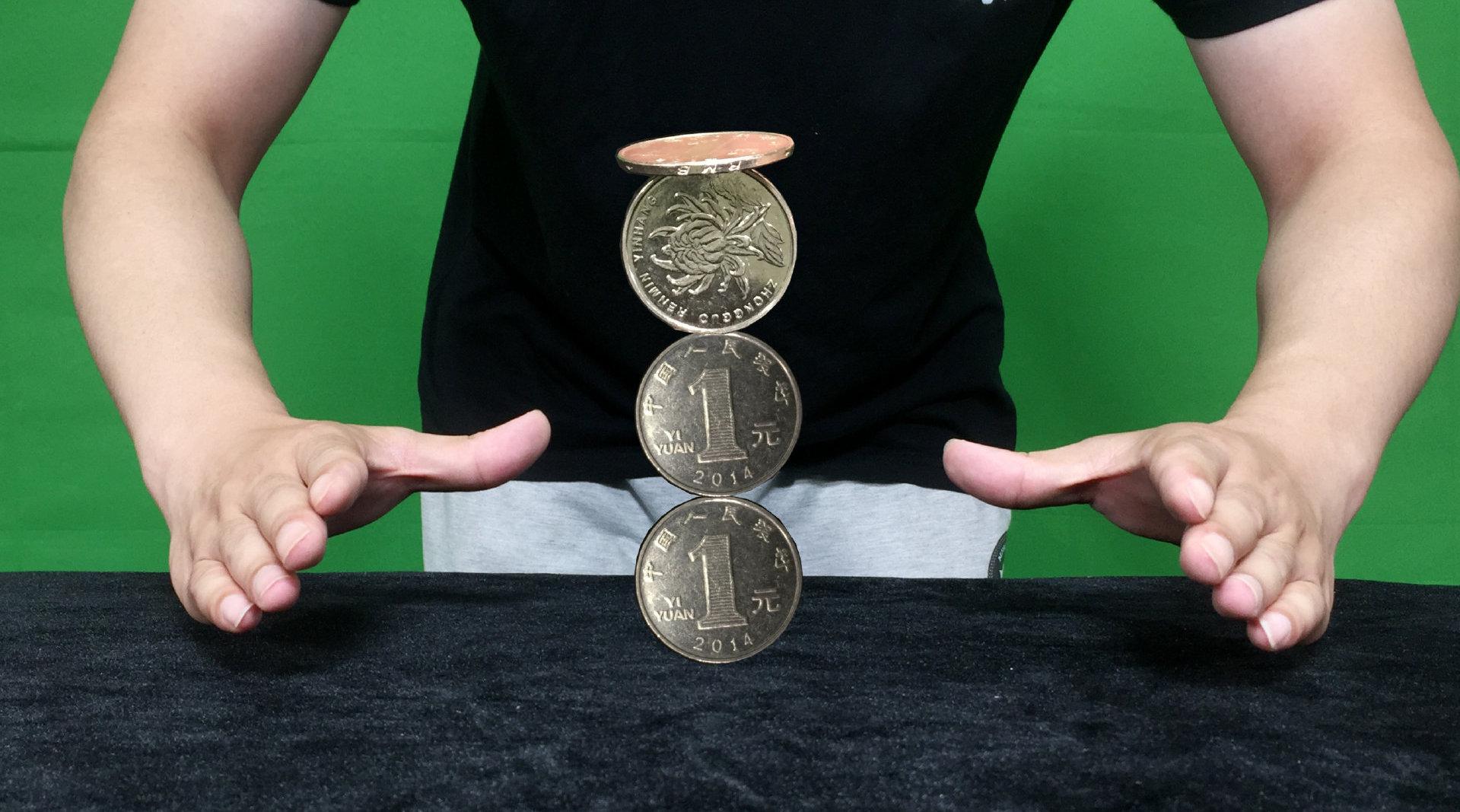 神奇魔术:手不碰硬币,为什么3个硬币能立住不倒?太厉害了