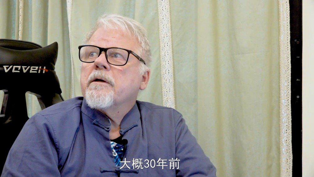 美国大叔倾毕生精力研究汉字 在中国开网课说文解字成网红_新浪新闻