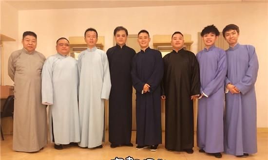 果然是郭德纲爱徒栾云平在线催天津德云社开票搭档高峰成助攻