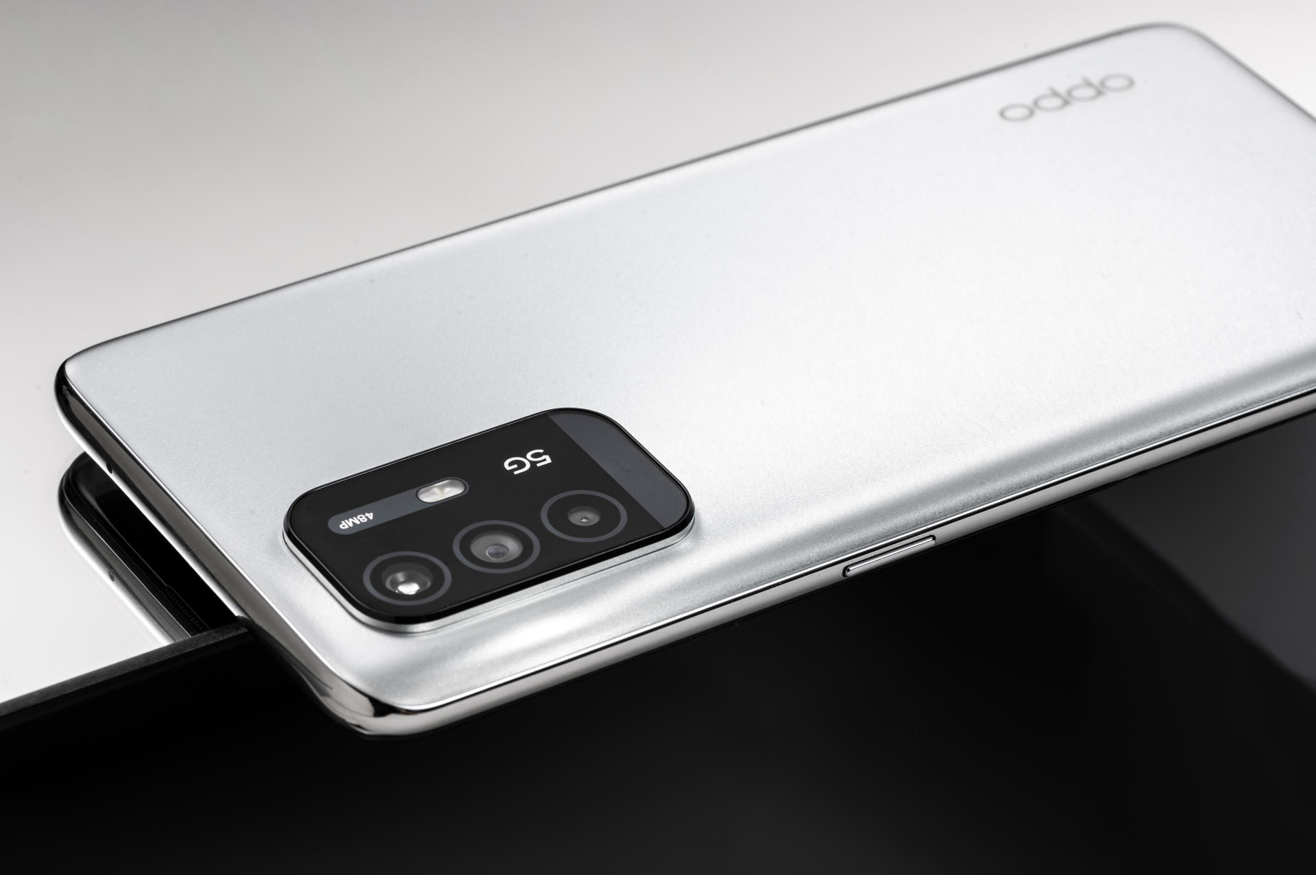 oppoa95雅银色图赏低调又不失典雅2k价位颜值担当