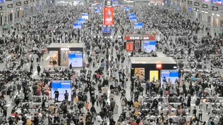 人从众！“五一”小长假启幕 上海直属站发送旅客超春运首日