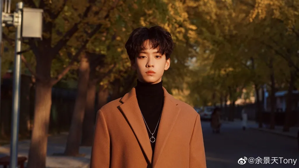 小八卦，余景天，邓伦，刘昊然周冬雨，汪峰，韩东君陈瑶休闲区蓝鸢梦想 - Www.slyday.coM