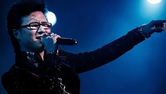 小八卦，余景天，邓伦，刘昊然周冬雨，汪峰，韩东君陈瑶休闲区蓝鸢梦想 - Www.slyday.coM