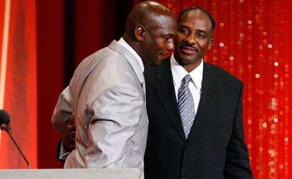 乔丹引荐科比进名人堂，谁是乔丹的引荐人？2次被选为状元休闲区蓝鸢梦想 - Www.slyday.coM