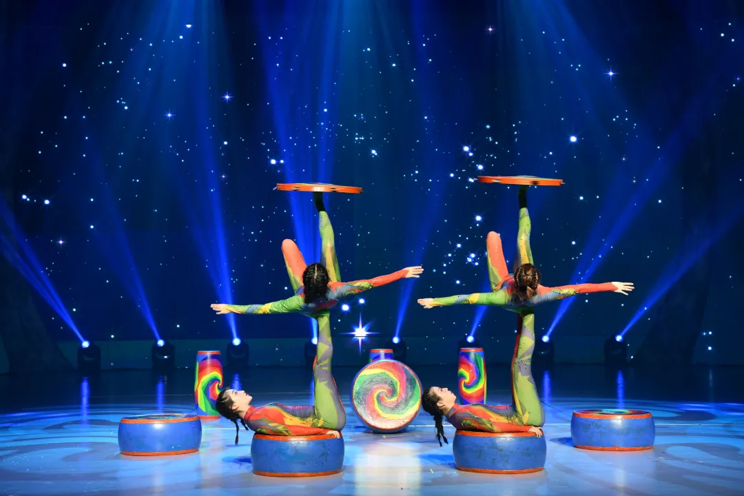 坐标深圳欢乐谷第十一届中国杂技金菊奖全国魔术滑稽比赛启幕