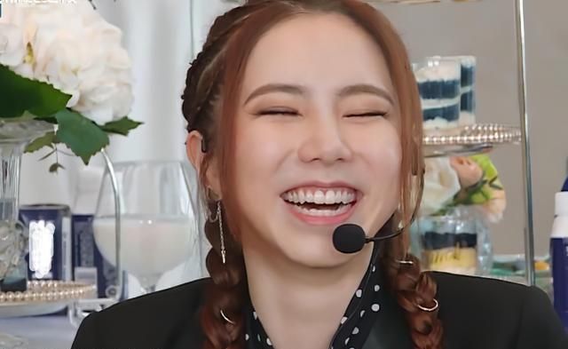 跑男最卑微嘉宾,全程被忽视说话没人理,穿衣落魄不如工作人员?休闲区蓝鸢梦想 - Www.slyday.coM