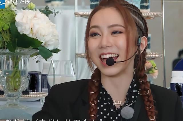 跑男最卑微嘉宾,全程被忽视说话没人理,穿衣落魄不如工作人员?休闲区蓝鸢梦想 - Www.slyday.coM