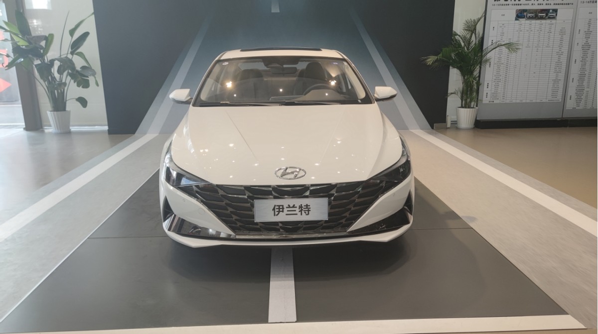 探店第七代伊兰特入市即热销,价降四千元还送终身保养