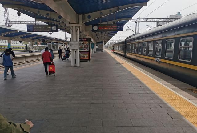 城市印象之"大美锦州":五一的锦州火车站让你体验"人在囧途"