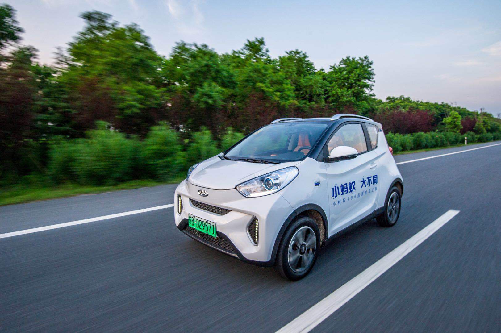 a00级电动车又添新成员齐鲁汽车发布官图