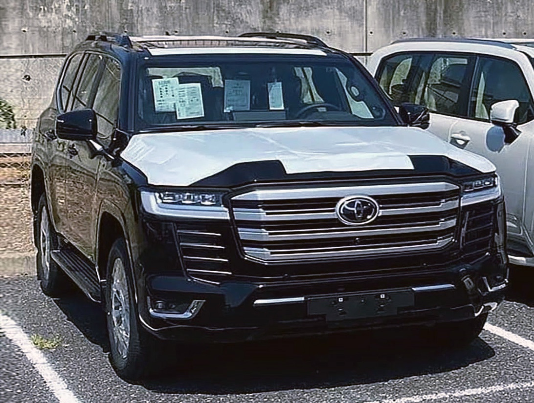 新款丰田陆巡实车曝光,外观更霸气,换装3.5tv6动力