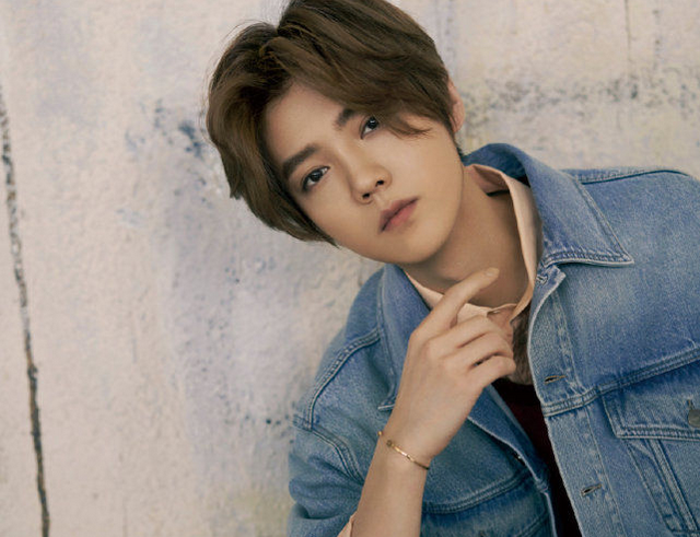 刚高调秀完恩爱，鹿晗就被拍与两美女夜店玩通宵，工作室发声回应休闲区蓝鸢梦想 - Www.slyday.coM