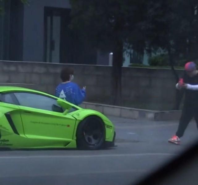 刚高调秀完恩爱，鹿晗就被拍与两美女夜店玩通宵，工作室发声回应休闲区蓝鸢梦想 - Www.slyday.coM