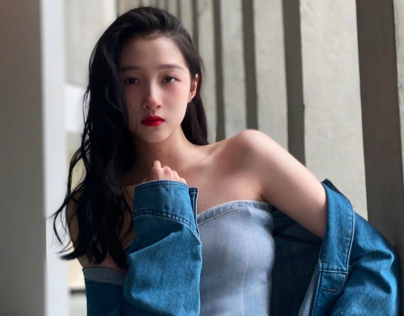 刚高调秀完恩爱，鹿晗就被拍与两美女夜店玩通宵，工作室发声回应休闲区蓝鸢梦想 - Www.slyday.coM